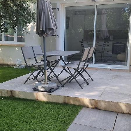 Aparthotel Les Bois De Zola Entre Provence Et Luberon à Saint-Esteve-Janson Extérieur photo