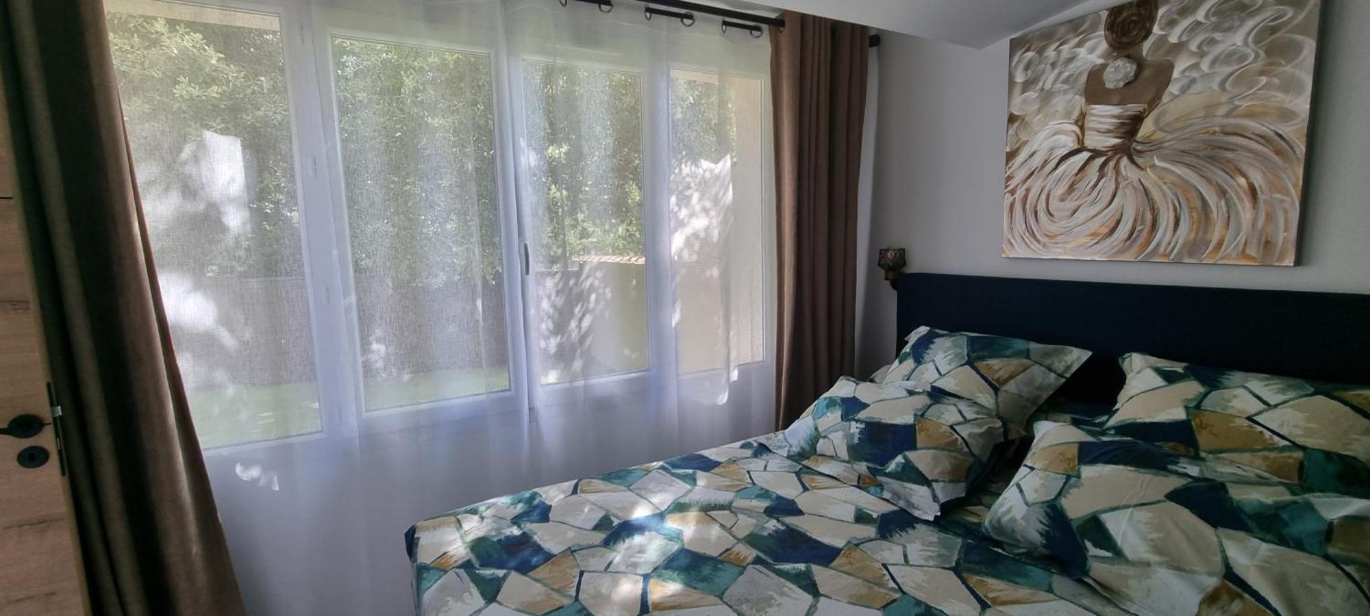 Aparthotel Les Bois De Zola Entre Provence Et Luberon à Saint-Esteve-Janson Extérieur photo