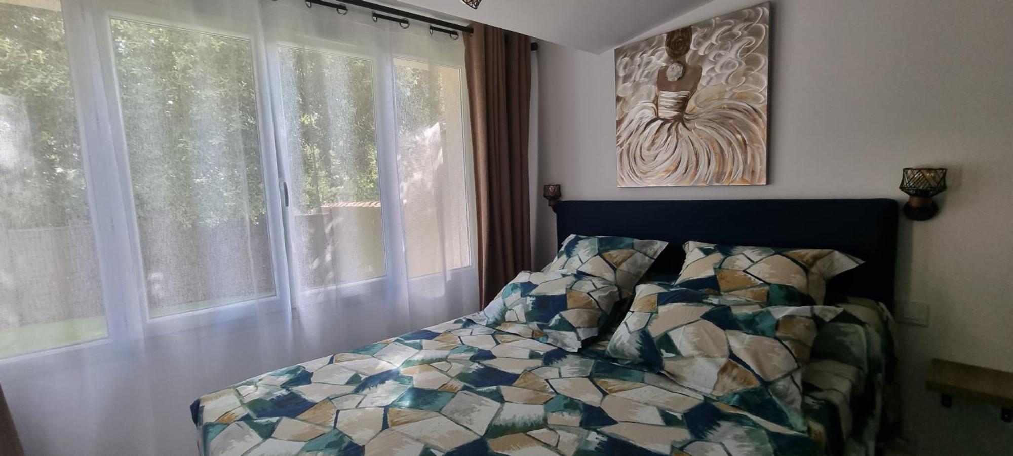 Aparthotel Les Bois De Zola Entre Provence Et Luberon à Saint-Esteve-Janson Extérieur photo